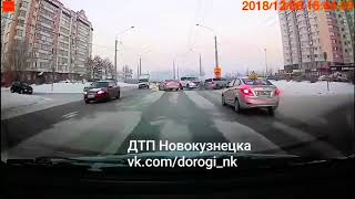 ДТП с участием Toyota Land Cruiser Prado в Новокузнецке сняли на видео