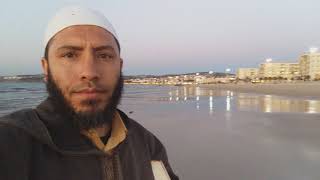 كورنيش طنجة بعد غروب الشمس.. البنايات والبحر (إبراهيم بيدون)