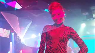 バーレスク東京のカズキ(Kazuki)がセクシーな衣装でゴーゴーダンス