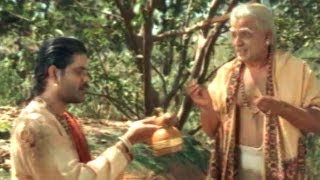 Annamayya Scenes - Narada Presents Tambura To Annamayya - Nagarjuna, Avs