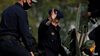 Ветерана ВОВ прокатили на модернизированном Т 72Б3 в День танкиста