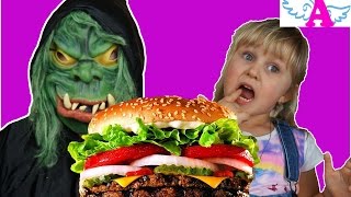 ОГРОМНЫЙ БУРГЕР! Обычная еда против пластилина Плей ДО GREAT BURGER! Normal food versus clay