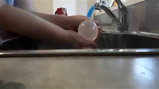 Penetrable Waterballoon