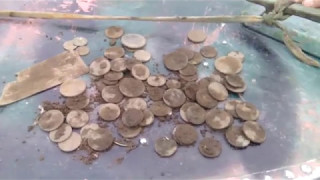 Поиск с металлоискателем в Омской области. Более 130 медных монет и царское серебро.