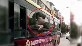 Dramatic moment: Thief caught while attempting to escape from bus window in SW China