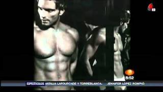Julian Gil se desnudo para calendario