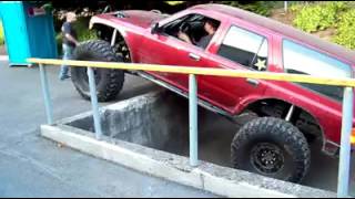 TOYOTA 4 RUNNER 4X4 ON STREET