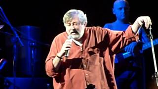 Francesco Guccini "intro" parla di sanremo concerto pesaro 19/02/2010 da ridere