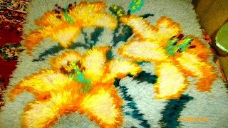 Коврик- вышевка на резиновой основе, из остатков пряжи.