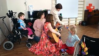 Говорить музыкой: для особых детей провели занятие музыкальные терапевты
