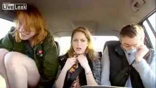 Girl Piss in a Bottle in Car !!