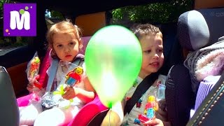 ВЛОГ Макс с кошечкой Муркой едут в садик и в МакДональдс за игрушками Хеппи Мил