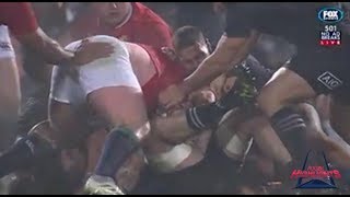 Mako Vunipola gives Tadhg Furlong a spanking
