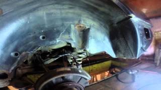 №27. Ремонт W124. Печаль под задней левой аркой.