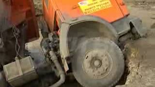 Провалился грузовик - Truck fell through
