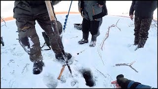 Первый лед. 2018. РАЗДАЧА ПРОДОЛЖАЕТСЯ! Блесна спасла рыбалку в корягах.