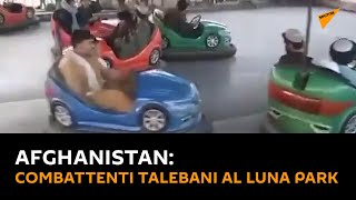 Afghanistan: combattenti talebani al luna park