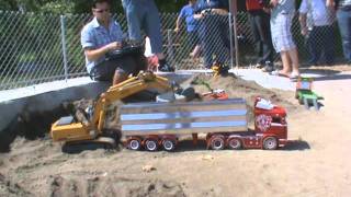 RC - Modelltruck, Hochbetrieb auf Vereinsanlage der Mini Trucker Lyss