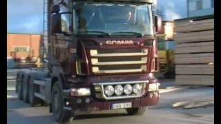 Scania R500 V8 lastar dus i Klinte, en Volvo L90D lastar