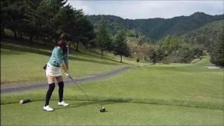 ゴルフスイング動画　人気の鉄女奥様ナイスショット編