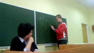 Пацан жжот на биологии