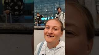 Внуково не принимает внутренние рейсы, Авиакомпания Победа не даёт трансфер. Минус деньги на такси(