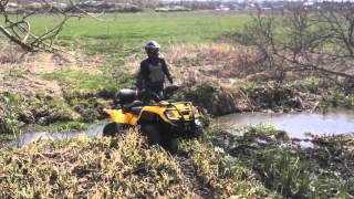 BRP 400 застрял в канаве
