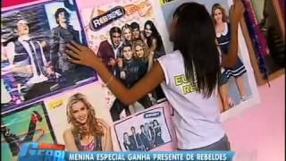 Rebeldes dão Presente para Fã Especial