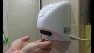 Вот почему сушить руки в туалете строго запрещено! Вместо этого…