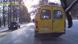 Водитель ГАЗели с неисправным стоп сигналом едва не устроил ДТП в центре Нижнего Тагила