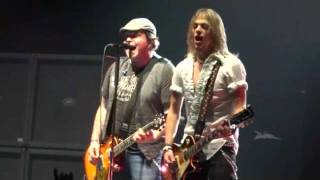 Black Stone Cherry - Rolling In The Deep (Adele Cover) (Cardiff Motorpoint Arena, 23/11/11)