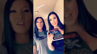 Chichotas de Angela White.