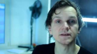ЛАРИН  обращение к злобной суке, которая сломала укулеле[Удаленное видео]