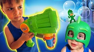 PJ MASKS E O LANÇADOR DE BOLHAS DE SABÃO!! Maikito Lagartixo Gekko e Brinquedos do PJMasks Toys