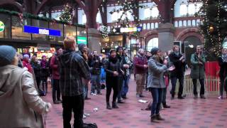 Copenhagen Central Station - FLASHMOB - Santa Claus Is Coming to Town