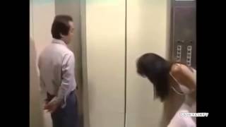 Жесткий прикол в лифте с девушкой!