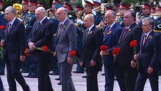 Владимир Путин и лидеры иностранных государств возложили цветы к Могиле Неизвестного Солдата — видео