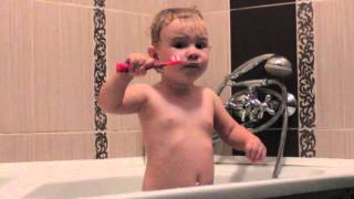 Учимся чистить зубы Влада и ребята Learning to brush your teeth