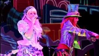 Mad Hatter sings "Human Nature" with Mad T Party audience!  EPIC!