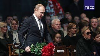 Путин простился с Олегом Табаковым