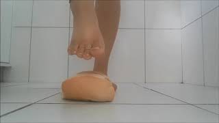 TAMARA CRUSH EM PAES - CRUSHING BREADS