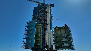 Shenzhou-14 transported to the launch pad
