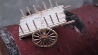 Двухколесная повозка из спичек / Miniature village farm (details)