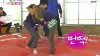 120211 HyoYeon SNSD vs Amber f (x) Cut